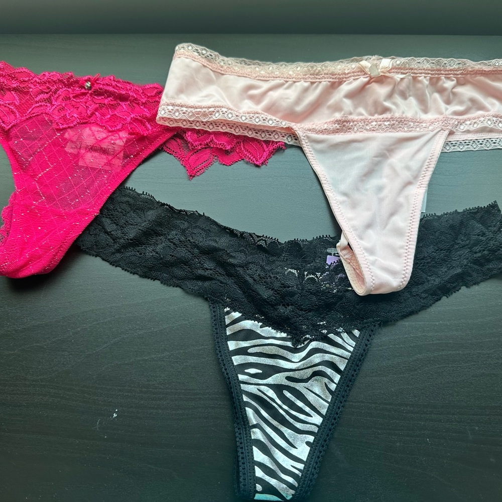 🌸5/$20🌸
Charlotte Russe Hot Pink and Black Lace Panty Set of 3